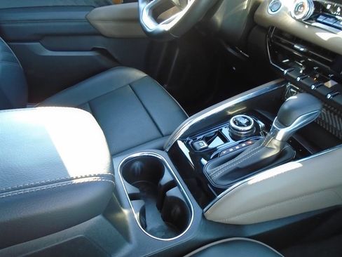 Used 2025 GMC Canyon Denali AWD/4WD image 14