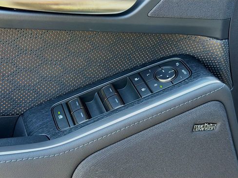 Used 2025 Lexus GX 550 w/ Accessory Package (2T) image 23