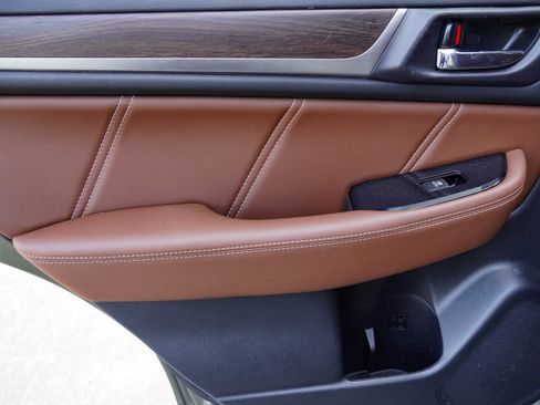 Used 2018 Subaru Outback 2.5i Touring image 32