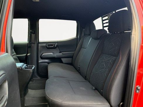 Used 2018 Toyota Tacoma TRD Sport w/ Technology Package AWD/4WD image 8