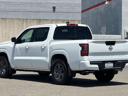 Used 2025 Nissan Frontier SV RWD image 7