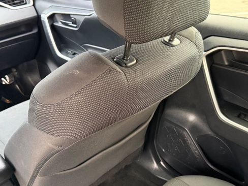 Used 2019 Toyota RAV4 LE image 39