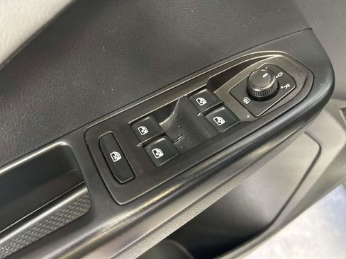 Used 2024 Volkswagen Taos SE FWD image 17