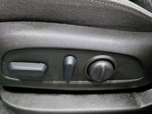 Used 2022 Chevrolet Equinox LS FWD image 17