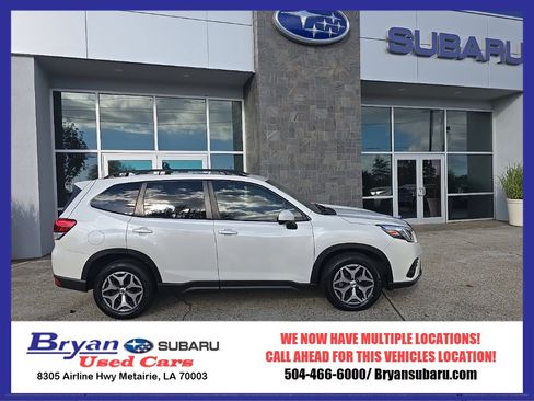 Used 2023 Subaru Forester Premium image 1