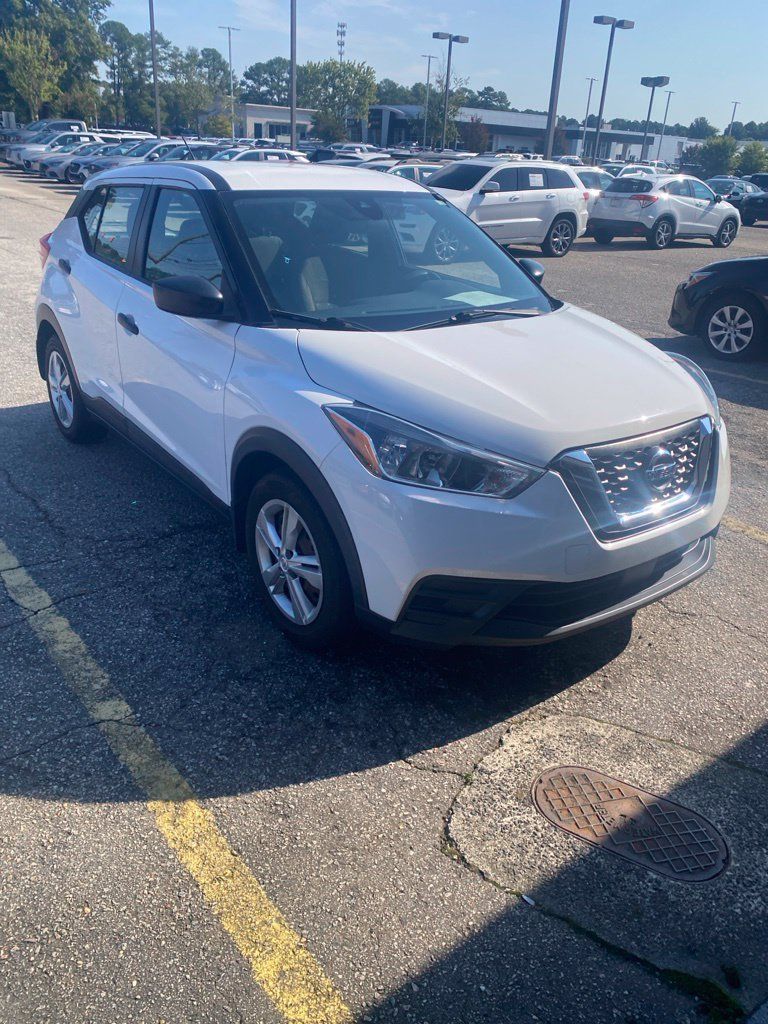 Used 2020 Nissan Kicks S FWD image 2