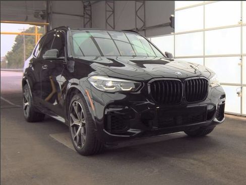 Used 2022 BMW X5 xDrive40i w/ M Sport Package AWD/4WD image 3