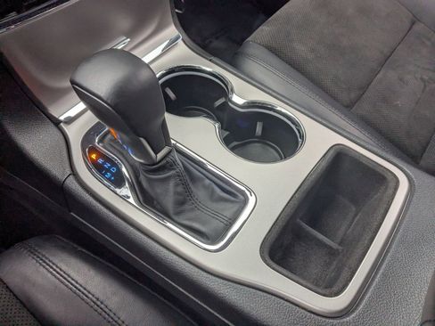 Used 2019 Jeep Grand Cherokee Altitude image 15