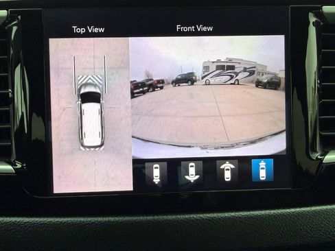 Used 2020 Chrysler Pacifica Touring-L FWD image 45