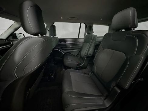 Used 2022 Jeep Grand Cherokee L Laredo w/ Luxury Tech Group I AWD/4WD image 14