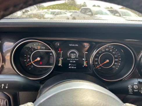 Used 2022 Jeep Wrangler Unlimited Sahara image 26