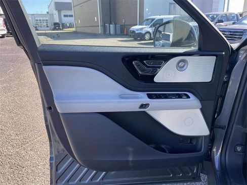 New 2025 Lincoln Aviator Reserve w/ Luxury Package image 15