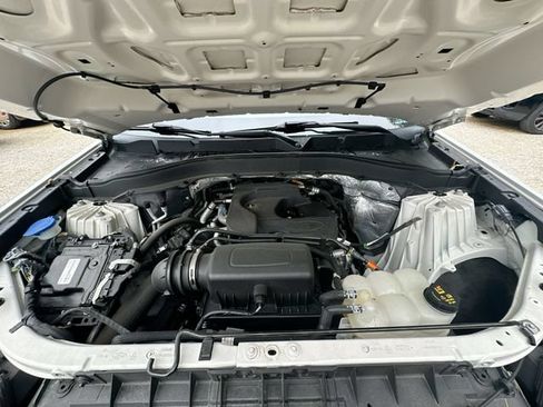 Used 2020 Ford Explorer XLT w/ Equipment Group 202A AWD/4WD image 31