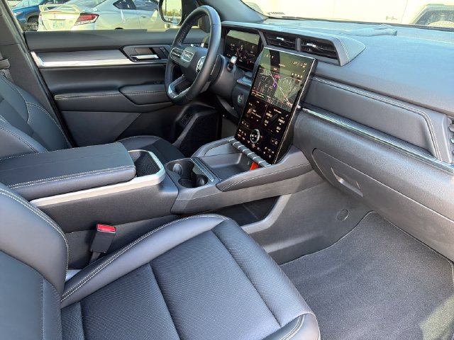 Used 2026 GMC Terrain Elevation w/ Elevation Premium Package FWD image 24