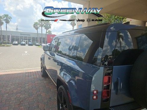 Used 2024 Land Rover Defender 110 X-Dynamic SE AWD/4WD image 6