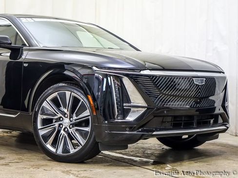 Certified 2025 Cadillac Lyriq Luxury w/ LPO, Floor Liner Package AWD/4WD image 6