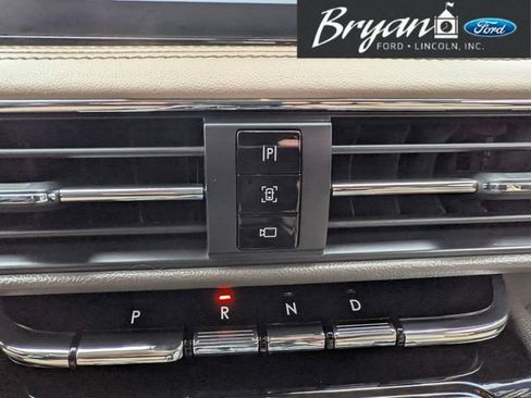 Used 2022 Lincoln Corsair AWD w/ Premium Package image 29