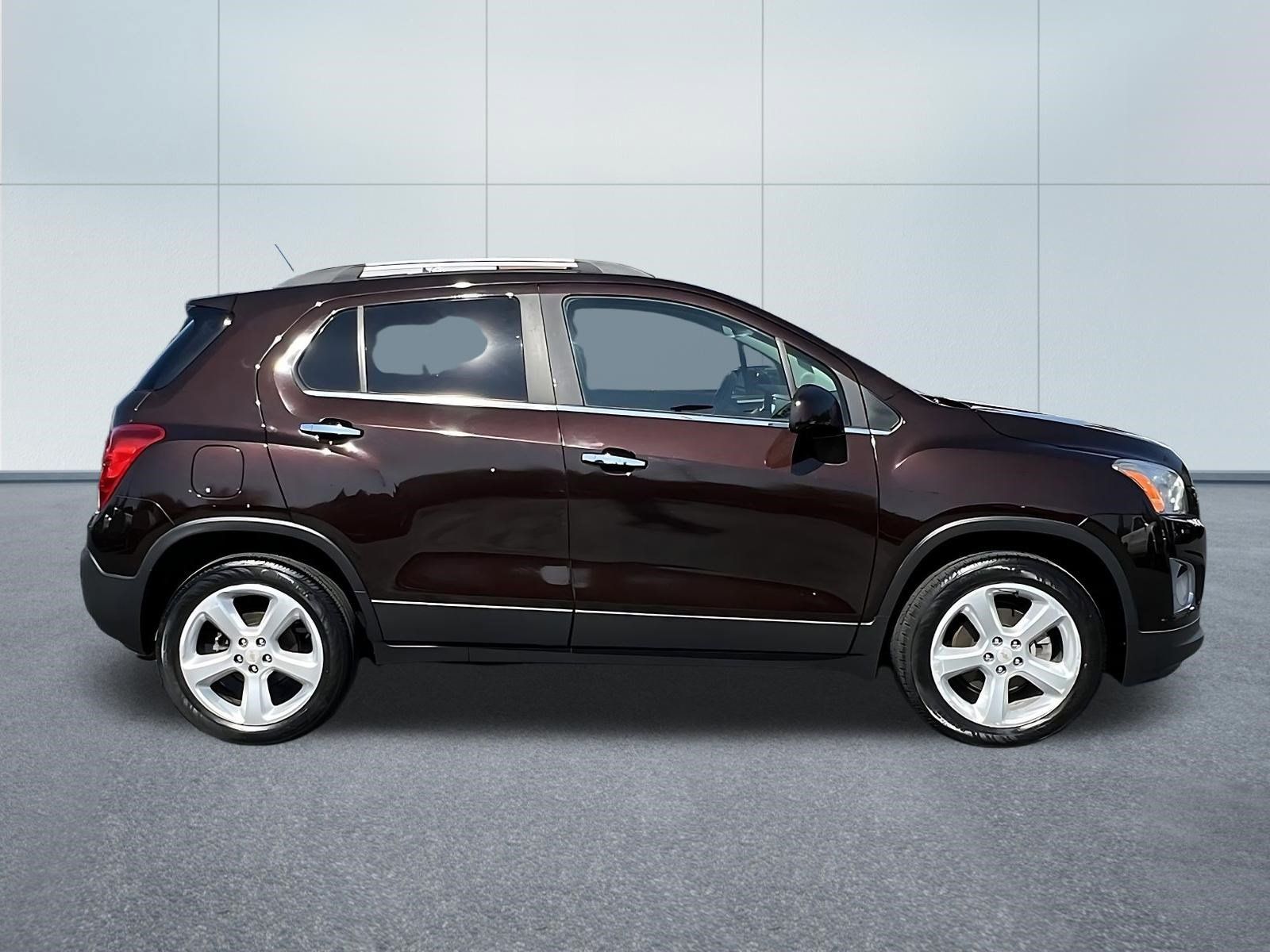 Used 2016 Chevrolet Trax LTZ w/ LPO, Cargo Package AWD/4WD image 7