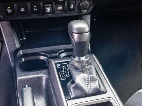 Certified 2023 Toyota Tacoma TRD Off-Road image 28