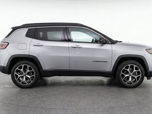 Used 2025 Jeep Compass Limited AWD/4WD image 11