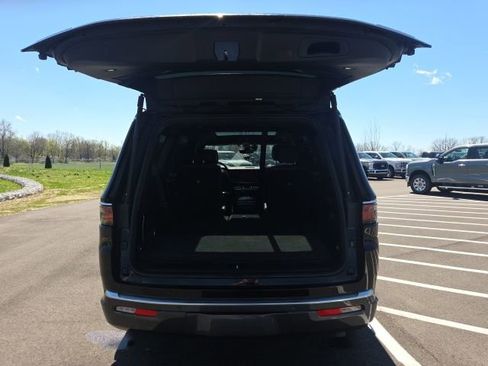 Used 2022 Jeep Wagoneer Series III w/ Premium Group I image 11