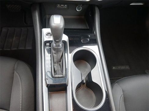 Used 2024 Nissan Altima 2.5 SV image 4