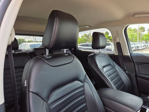 Used 2020 Ford Edge SEL FWD image 16