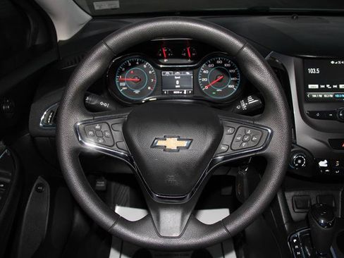 Used 2018 Chevrolet Cruze LT FWD image 28
