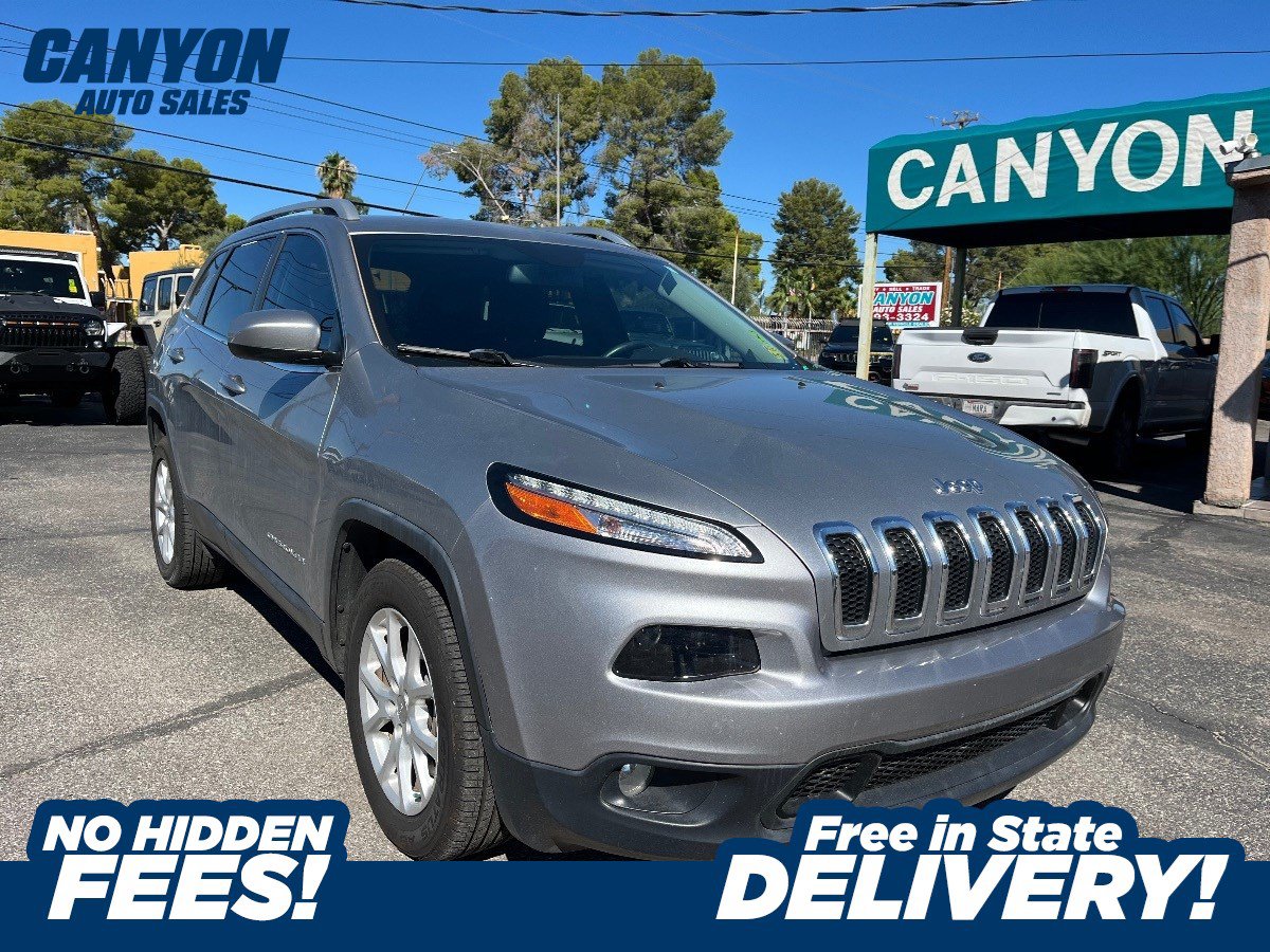 Used 2017 Jeep Cherokee Latitude FWD image 1