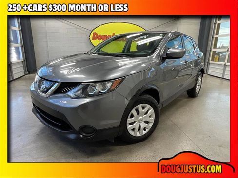 Used 2019 Nissan Rogue Sport S image 1