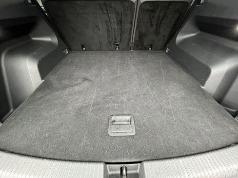 Used 2025 Volkswagen Atlas Cross Sport SE image 31