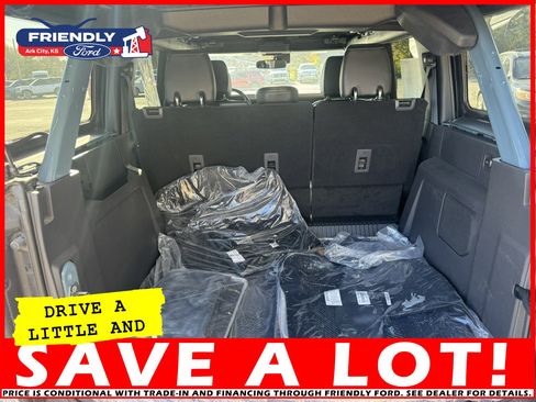 Used 2023 Ford Bronco Wildtrak image 5