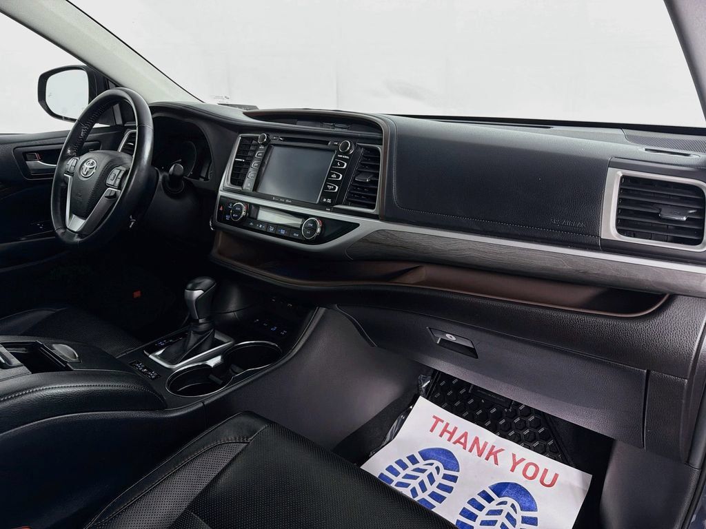 Used 2019 Toyota Highlander Limited AWD/4WD image 32