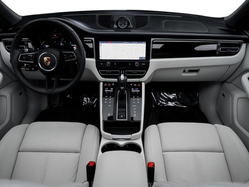 Used 2025 Porsche Macan AWD/4WD image 41