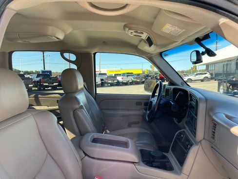 Used 2005 GMC Sierra 3500 SLT w/ Heavy-Duty Power Package image 32