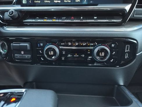 Used 2022 Chevrolet Silverado 1500 High Country w/ High Country Premium Package AWD/4WD image 29