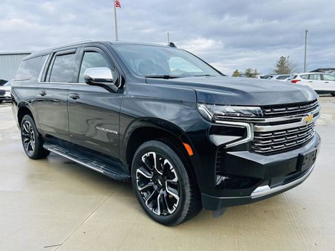 Used 2022 Chevrolet Suburban Premier image 2