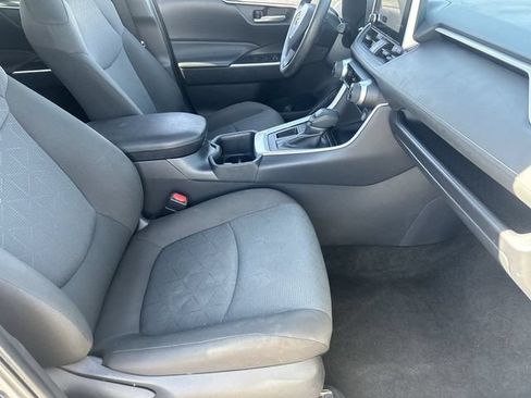Used 2025 Toyota RAV4 XLE FWD image 12