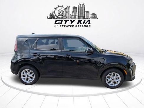 Certified 2025 Kia Soul LX w/ LX Technology Package FWD image 7