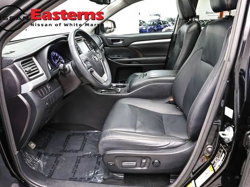 Used 2016 Toyota Highlander XLE AWD/4WD image 14