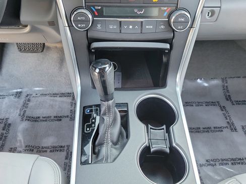 Used 2017 Toyota Camry XLE image 23