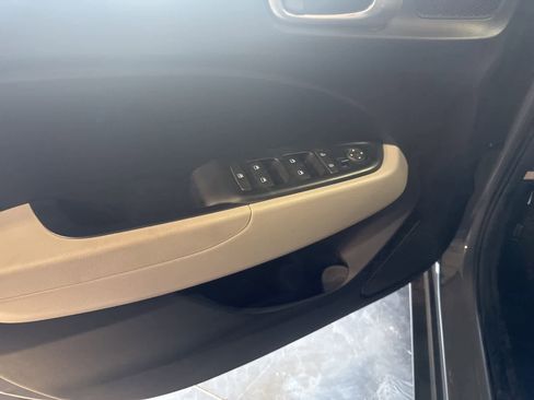 Certified 2023 Hyundai Venue SEL w/ Cargo Package image 18