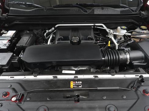 Used 2024 Chevrolet Colorado ZR2 w/ Technology Package AWD/4WD image 30