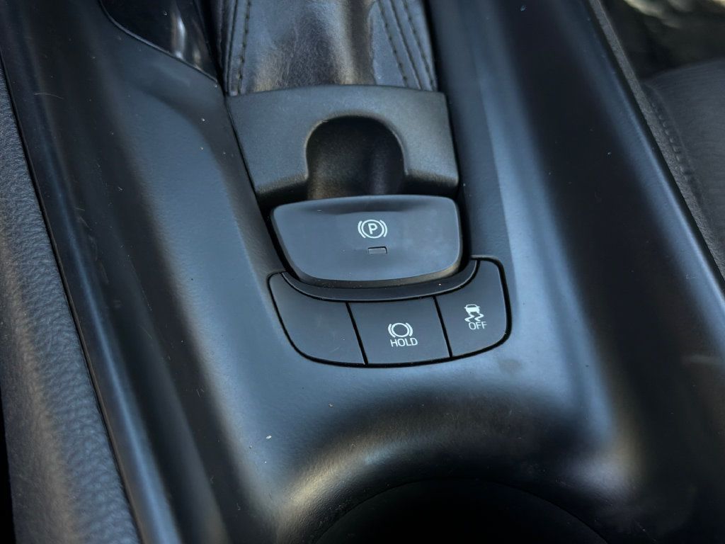 Used 2018 Toyota C-HR XLE FWD image 27