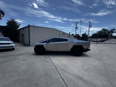 Used 2024 Tesla Cybertruck AWD Crew Cab image 1