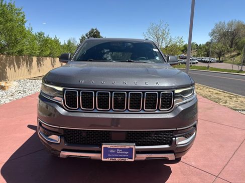 Used 2022 Jeep Wagoneer Series III w/ Premium Group I AWD/4WD image 2