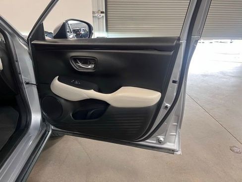 Used 2023 Honda HR-V LX image 12