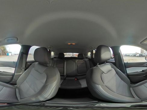 Used 2025 Chevrolet Trax LT image 40