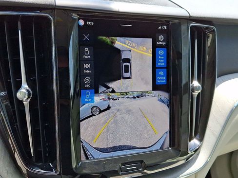 Certified 2024 Volvo XC60 T8 Plus w/ Protection Package Premier AWD/4WD image 18
