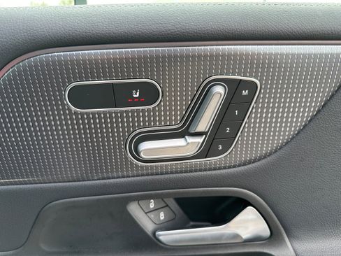 Used 2021 Mercedes-Benz GLB 250 4MATIC image 23